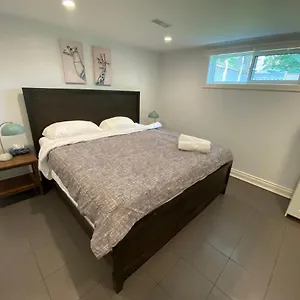 Hotel Yonge And Finch Subway !t Spacious And Modern Private Bdr With Shared Bathroom, Toronto